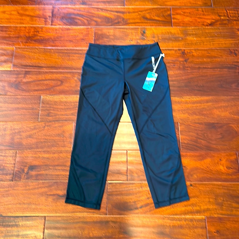 Roxy BNWT black capri - Medium